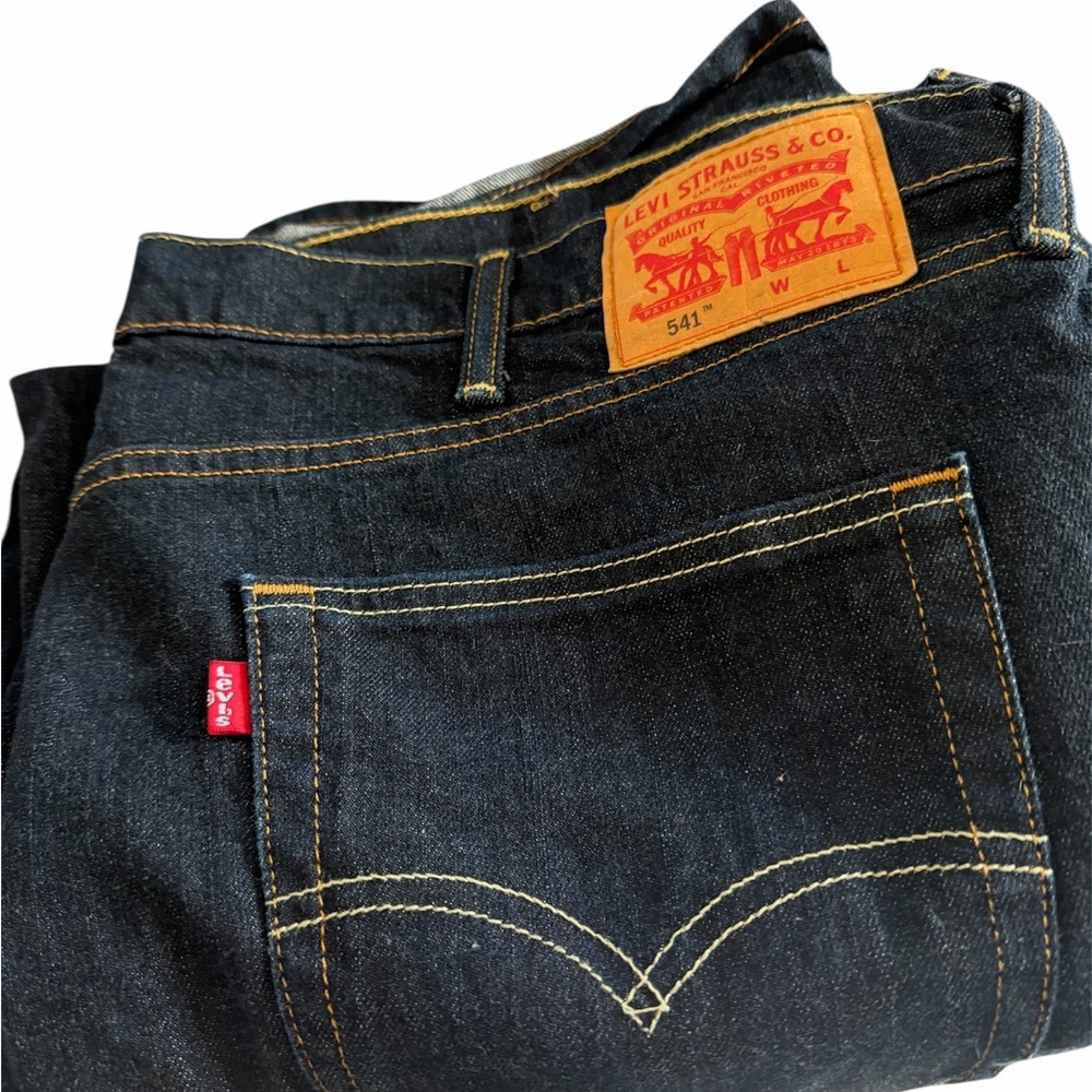 Women’s 541 Levi’s 46 Waist Inseam 32 Leg Taper Leg